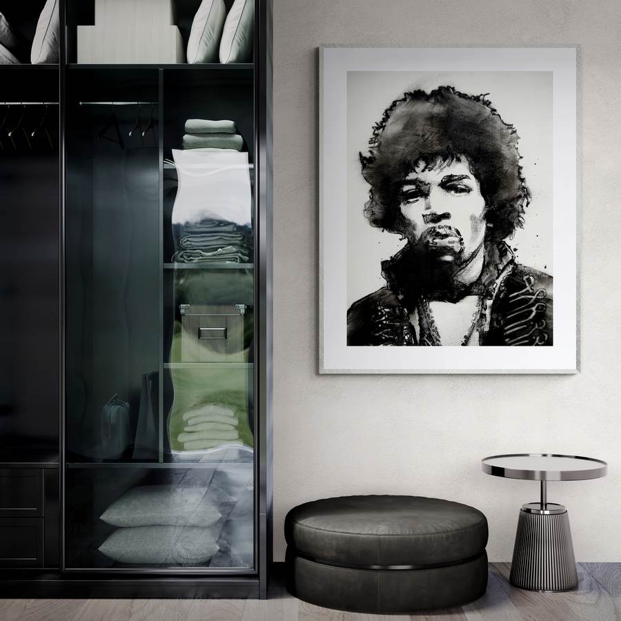 Retrato de Jimi Hendrix em grafite, emoldurado em branco, ao lado de um armário.