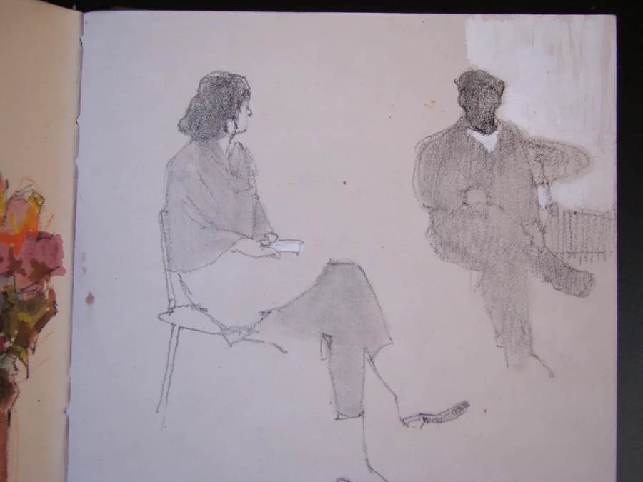 Estudo de sketchbook: figura sentada, desenhada em pastel sobre papel tonalizado.